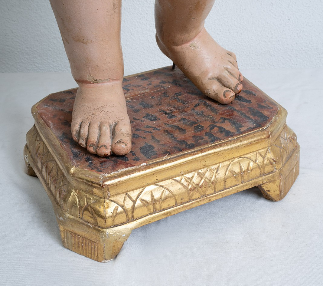 Scultura antica napoletana in legno policromo raffigurante bambino benedicente.-photo-1