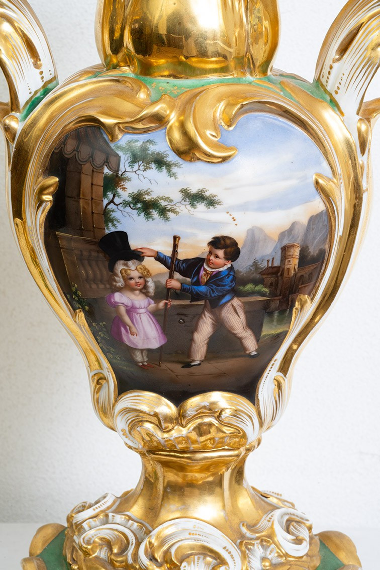 Coppia di vasi antichi Luigi Filippo in porcellana policroma raffigurante scene romantiche.-photo-3