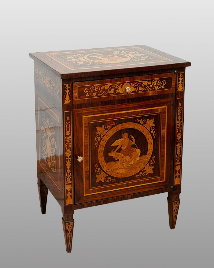 Comoncino antico Luigi XVI Lombardo in legni esotici pregiati 18secolo.