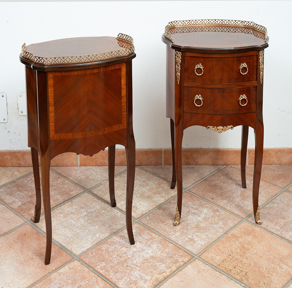 Coppia di comodini antichi Napoleone III in mogano con innesti di elementi in bronzo.-photo-3
