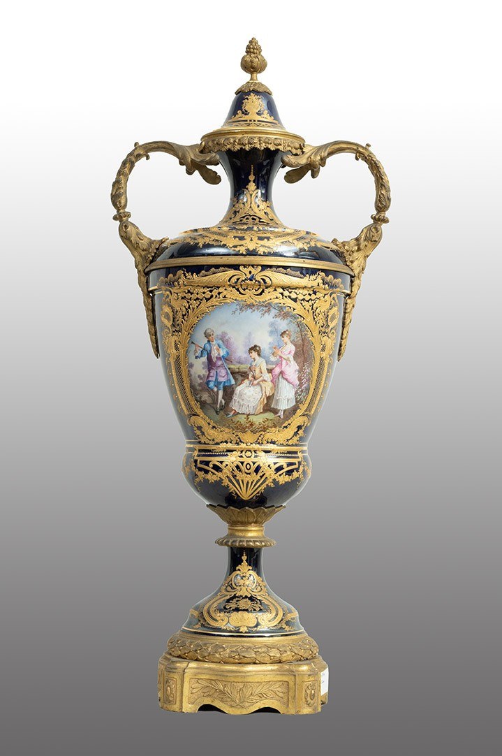 Vaso antico Napoleone III in porcellana policroma di Sevres 19secolo.