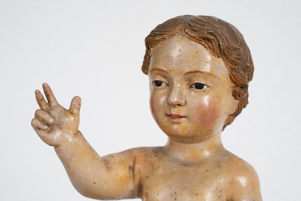 Scultura antica napoletana in legno policromo raffigurante bambino benedicente.-photo-3