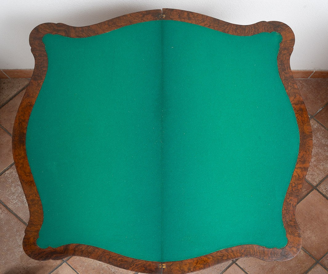 Tavolino da gioco Inglese in radica di noce e acero appartenente alla prima metà dell'ottocento-photo-3