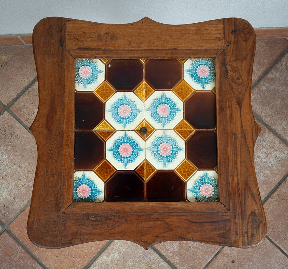 Tavolino antico in massello di noce con piano in maiolica 20secolo.-photo-2