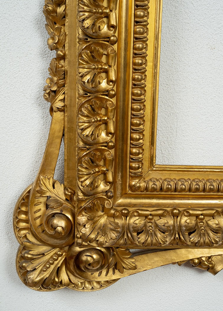 Cornice antica Romana in legno dorato e intagliato appartenente agli inizi del XIX secolo.-photo-4