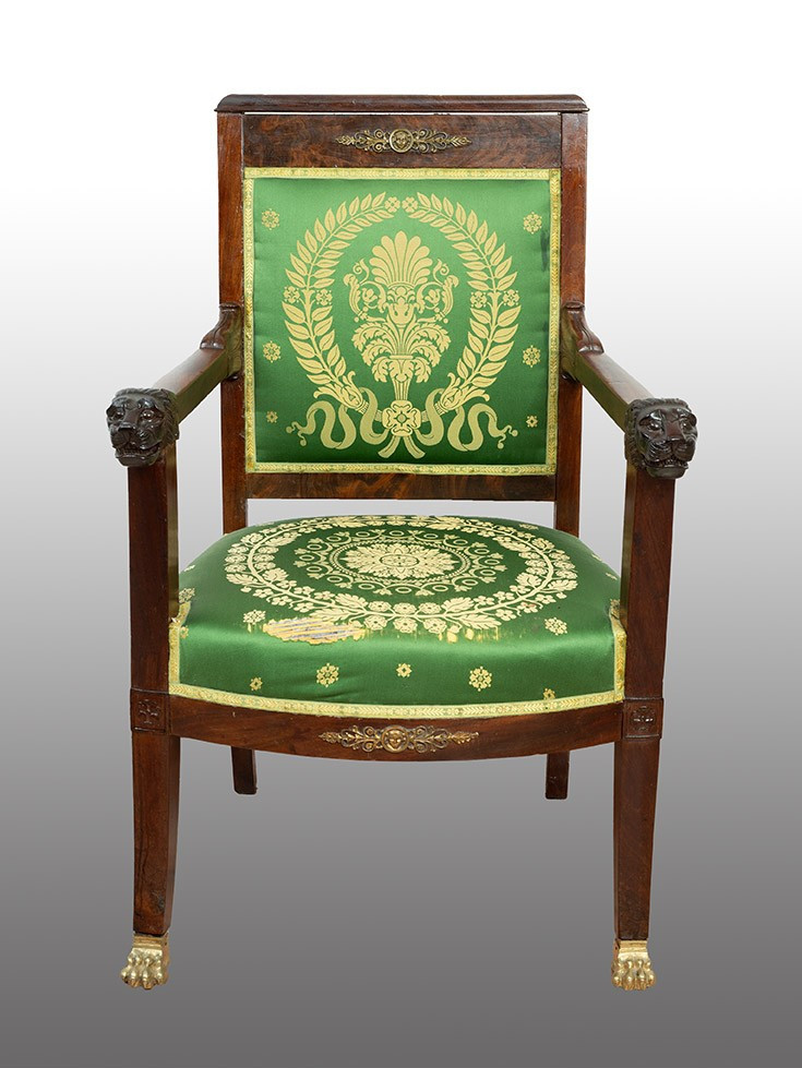 Poltrona antica in piuma di mogano finemente intagliata periodo 19 secolo.