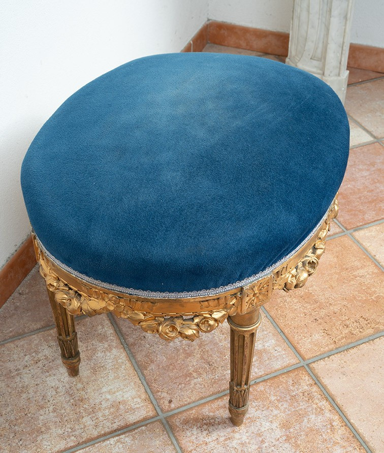 Puffetto antico dorato finemente intagliato periodo 20secolo.-photo-2