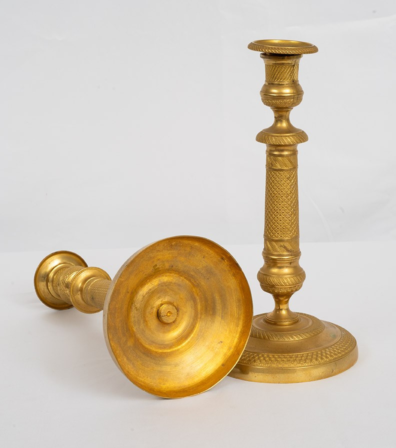 Coppia di candelieri antichi in bronzo dorato finemente cesellato 19secolo.-photo-3