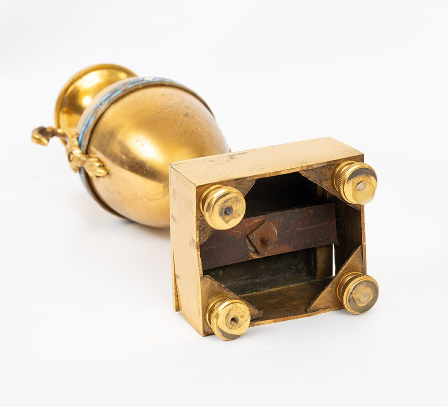 Coppia di vasi antichi biansati in bronzo dorato con innesti cloisonnè 19secolo-photo-3