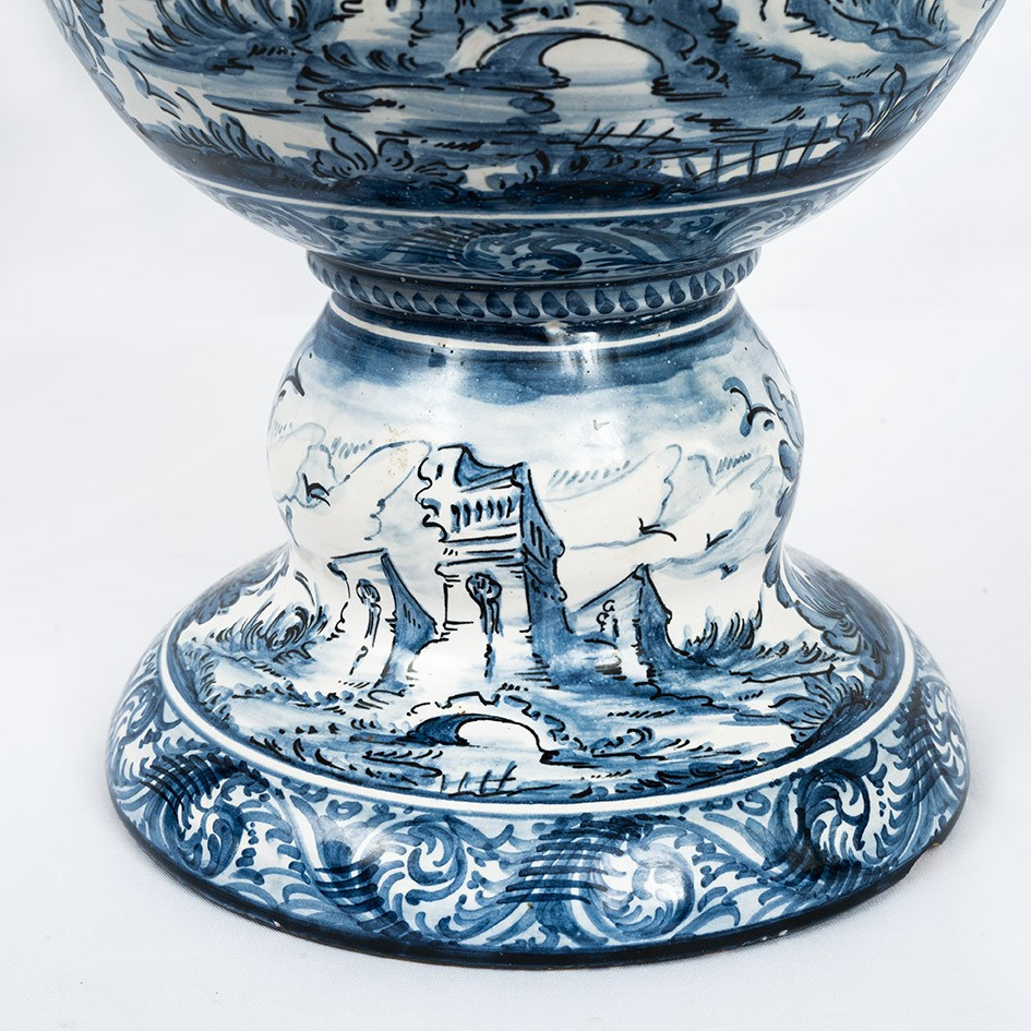 Vaso antico in maiolica smaltata appartenente alla manifattura di Albisola del XIX secolo.-photo-3