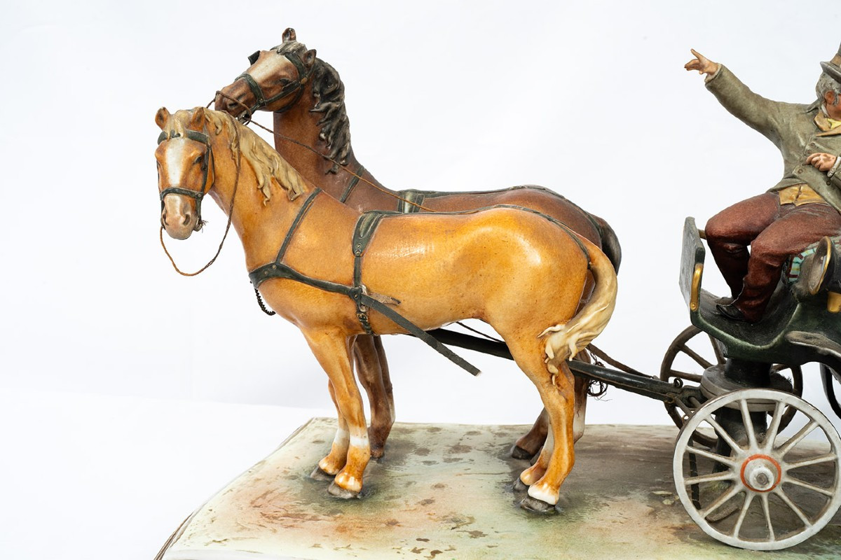 Scultura antica di Capodimonte raffigurante carrozza trainata da cavalli firmata "Bruno Marli"-photo-3