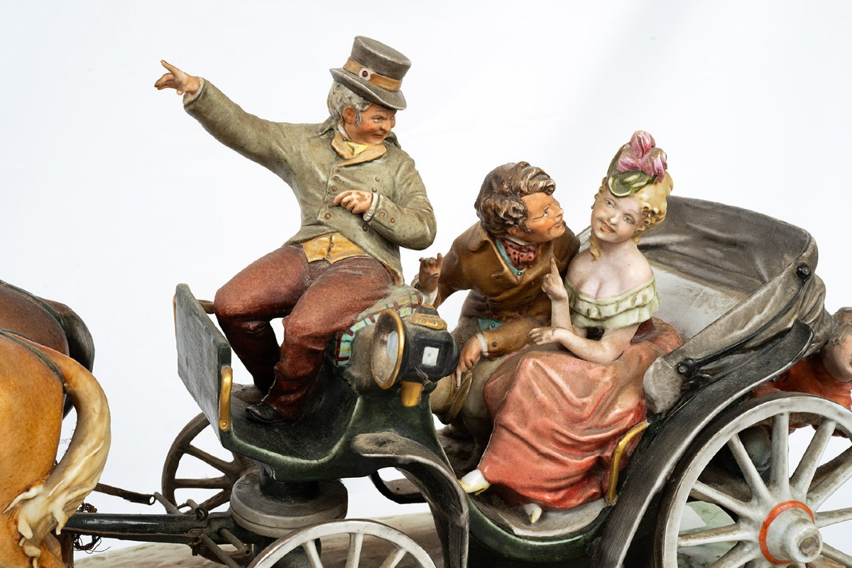 Scultura antica di Capodimonte raffigurante carrozza trainata da cavalli firmata "Bruno Marli"-photo-4