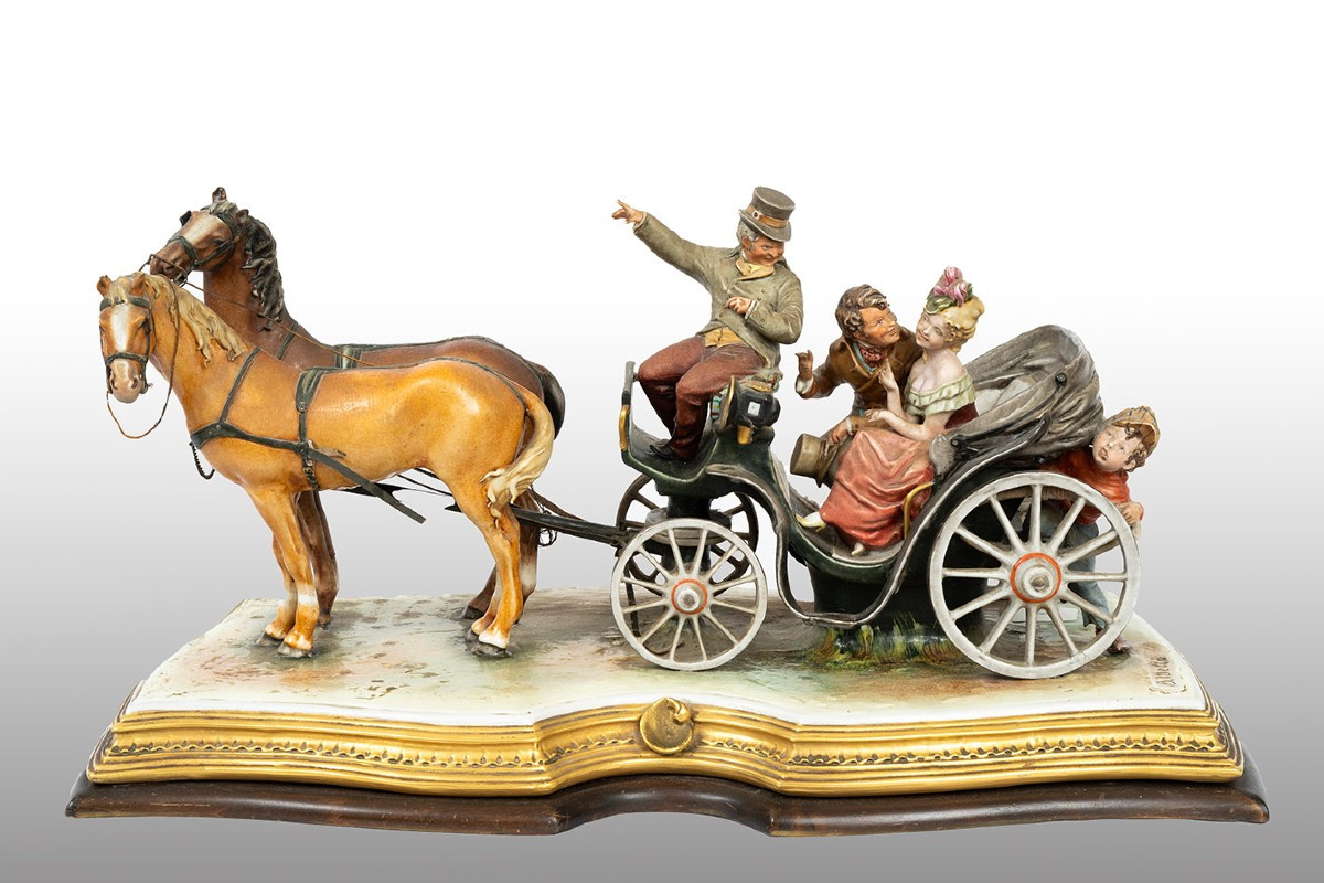 Scultura antica di Capodimonte raffigurante carrozza trainata da cavalli firmata "Bruno Marli"