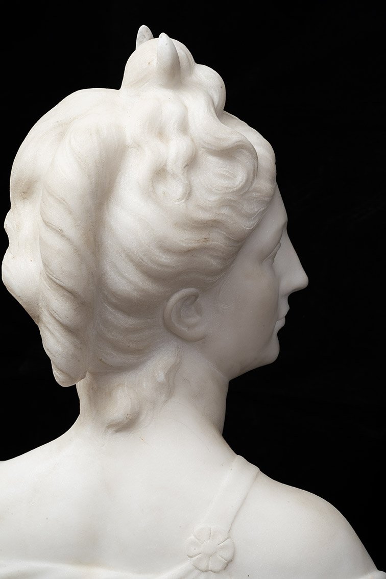 Scultura antica Neoclassica in marmo bianco statuario raffigurante Diana Cacciatrice 19secolo-photo-2
