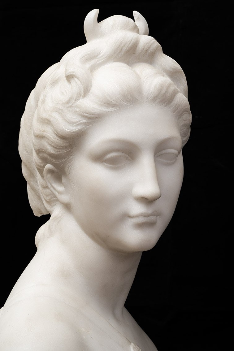 Scultura antica Neoclassica in marmo bianco statuario raffigurante Diana Cacciatrice 19secolo-photo-1