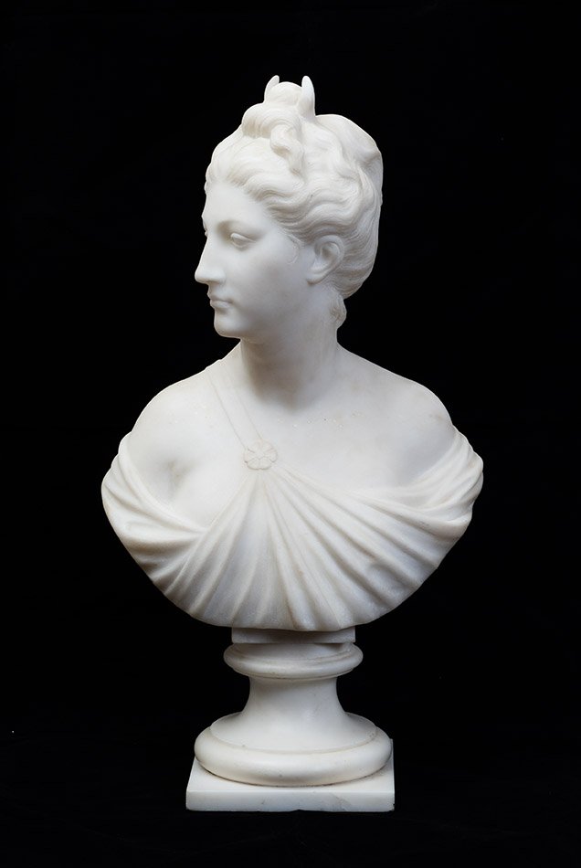 Scultura antica Neoclassica in marmo bianco statuario raffigurante Diana Cacciatrice 19secolo
