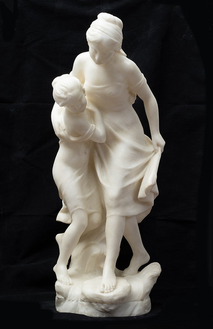 Scultura antica Napoleone III in alabastro raffigurante una scena galante. Francia XIX secolo.