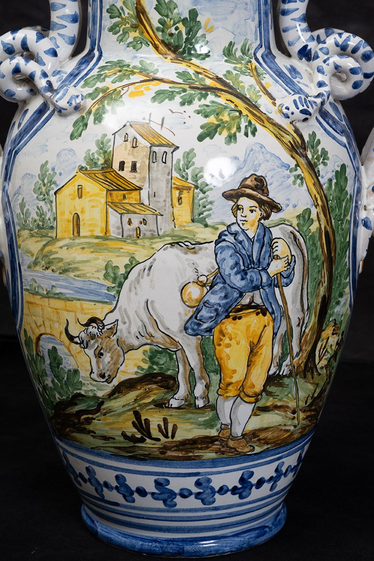 Coppia di vasi napoletani in maiolica smaltata raffigurante scene pastorali 19secolo-photo-2