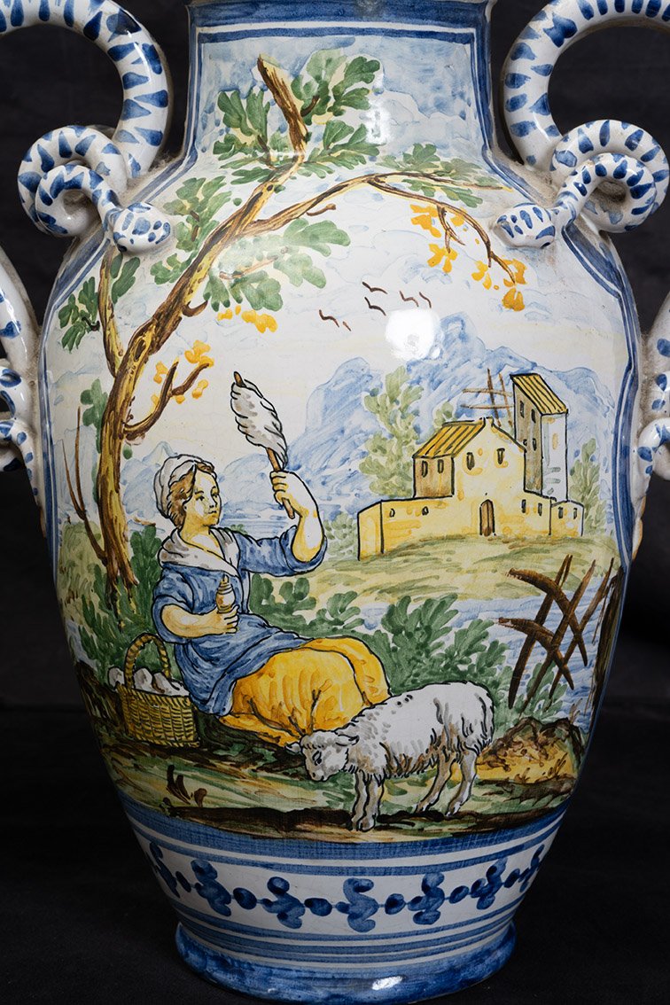 Coppia di vasi napoletani in maiolica smaltata raffigurante scene pastorali 19secolo-photo-3
