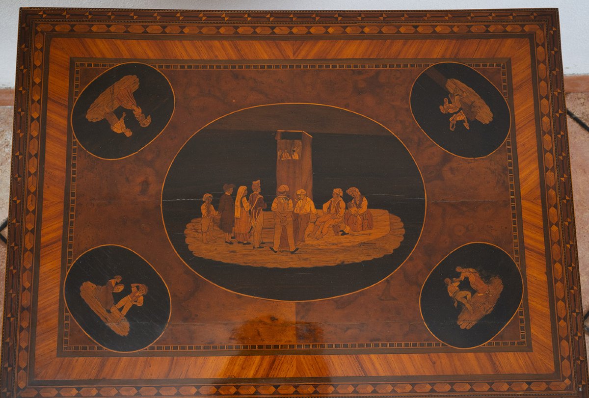 Tavolino Sorrentino in legni esotici pregiati appartenente alla prima metà del XIX secolo.-photo-3