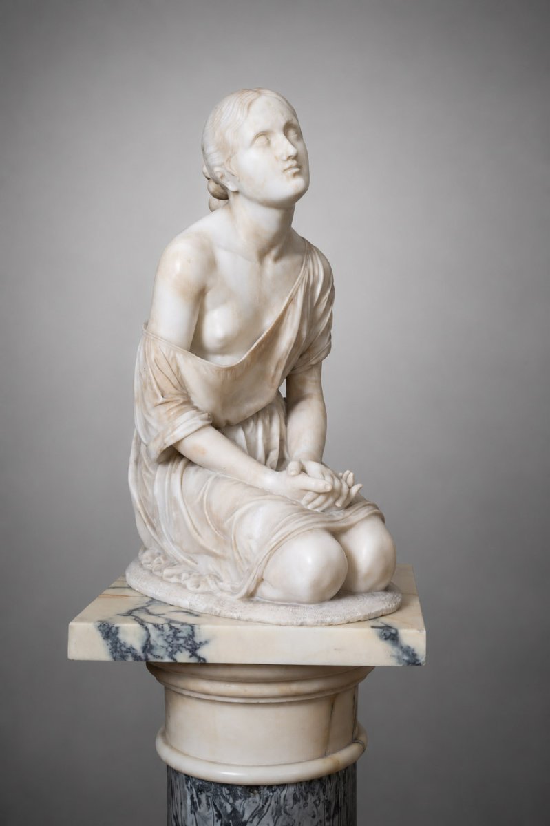 Scultura antica in alabastro raffigurante una figura femminile 19secolo