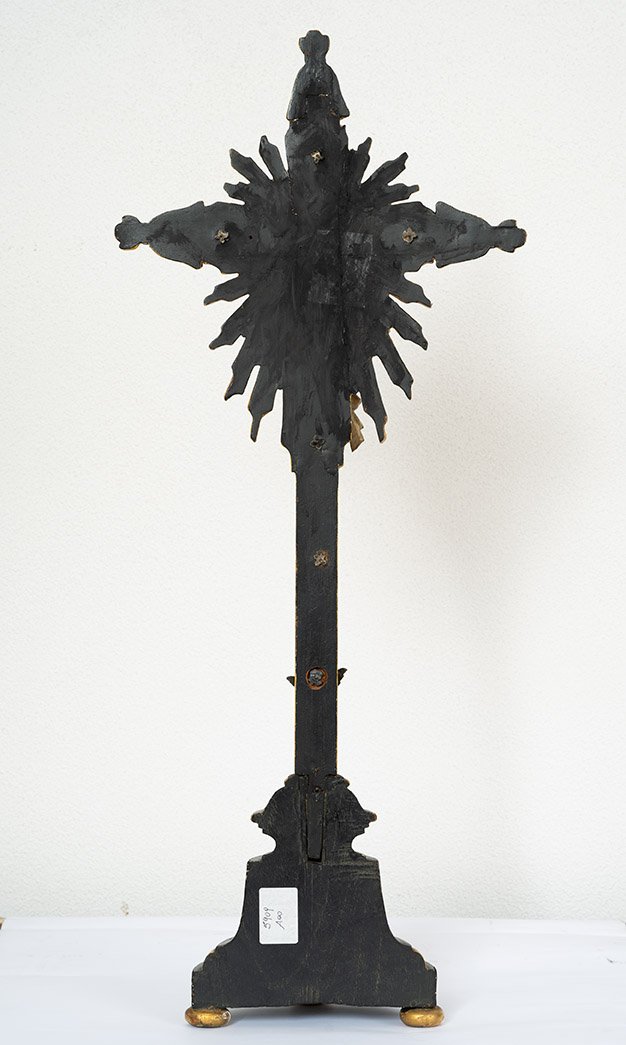 Crocifisso antico in legno policromo di fattura napoletana appartenente al XVIII secolo.-photo-4