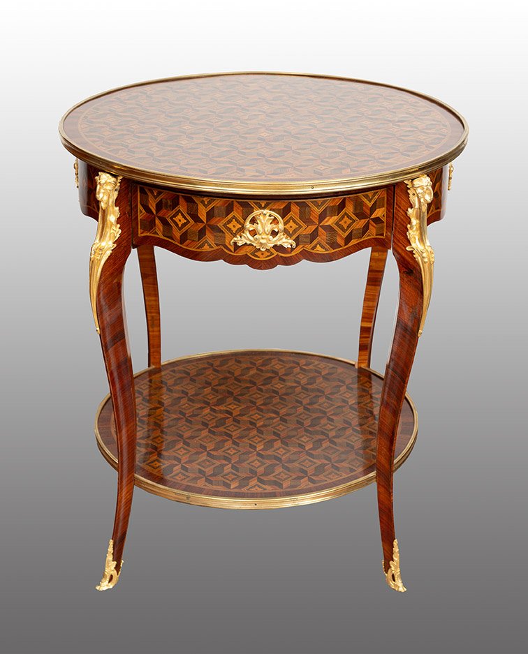 Tavolino Napoleone III in legni esotici pregiati con innesti di elementi in bronzo dorato.