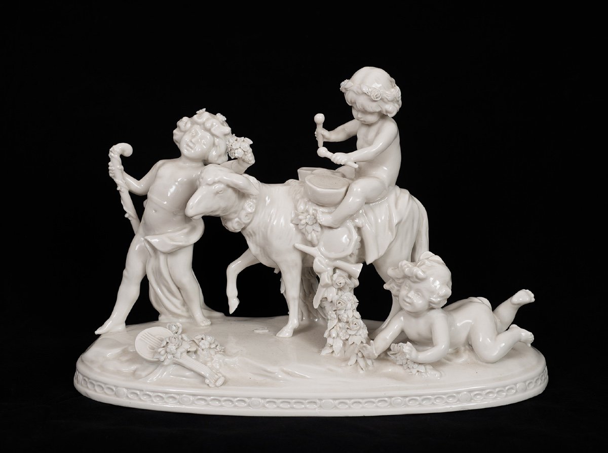 Sculpture Ancienne En Porcelaine De Capodimonte Du Début Du 20ème Siècle.