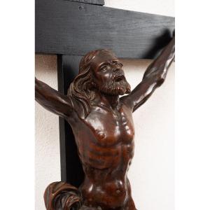 Cristo Napoletano in legno di tiglio finemente scolpito appartenente alla prima metà del 18sec.