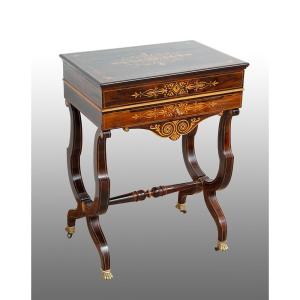 Tavolino da lavoro Carlo X Francese in legno esotico pregiato con innesti di intarsio in acero.