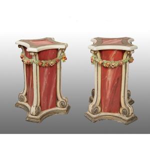 Coppia di colonne Veneziane in legno laccato e dorato. Periodo XX secolo.