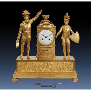 Orologio Impero in bronzo dorato finemente cesellato appartenente agli inizi del XIX secolo.