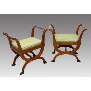 Coppia di sgabelli direttori napoletani in piuma di mogano appartenente agli inizi del XIX sec.