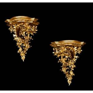 Coppia di mensole in legno intagliato 19secolo.