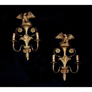 Coppia di applique francesi in legno dorato e intagliato appartenente agli inizi del XX secolo.