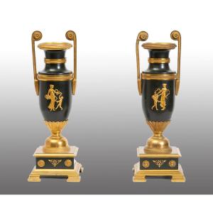 Coppia di vasi decorativi ad anfora modello all'Antique 19secolo