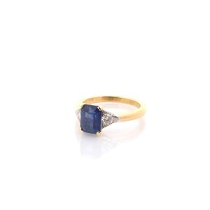 2.30ct Sapphire And Diamond Ring