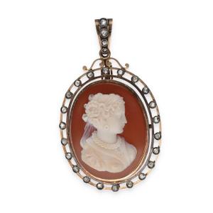  19th Century Cameo Brooch Pendant