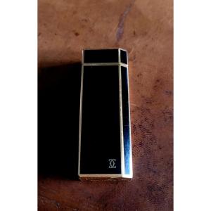  Cartier - Lighter In Black Lacquered Gold Metal.