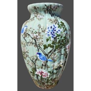 Vase In Godronné Porcelain, Japan Meïji Period, Floral And Bird Design On A Celadon Background
