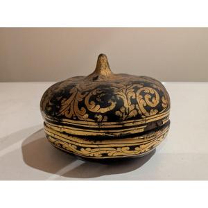 Japanese Edo Lacquer Box