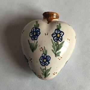 Heart-shaped Shaker Attributable To The Hb Grande Maison Factory In Quimper