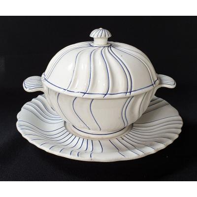 Gien Guyon De Boulen Covered Bouillon Bowl, 1844 - 1849