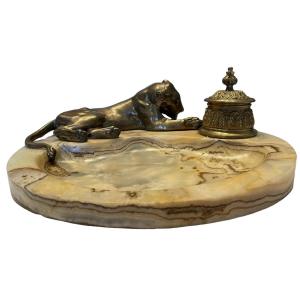 Georges Guyot (paris 1885-1973) "lioness At The Toilet" Writing Desk Bronze/marble Signed