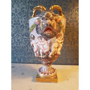 Capidomonte Napoli Porcelain Vase. 19th. 