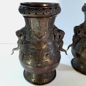 Pair Of Bronze Vases In The Archaic Style, China, 19th Century