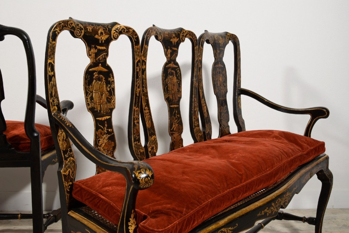 Coppia di divanetti in legno di noce intagliato e laccato a cineseria, Venezia, XVIII secolo-photo-3