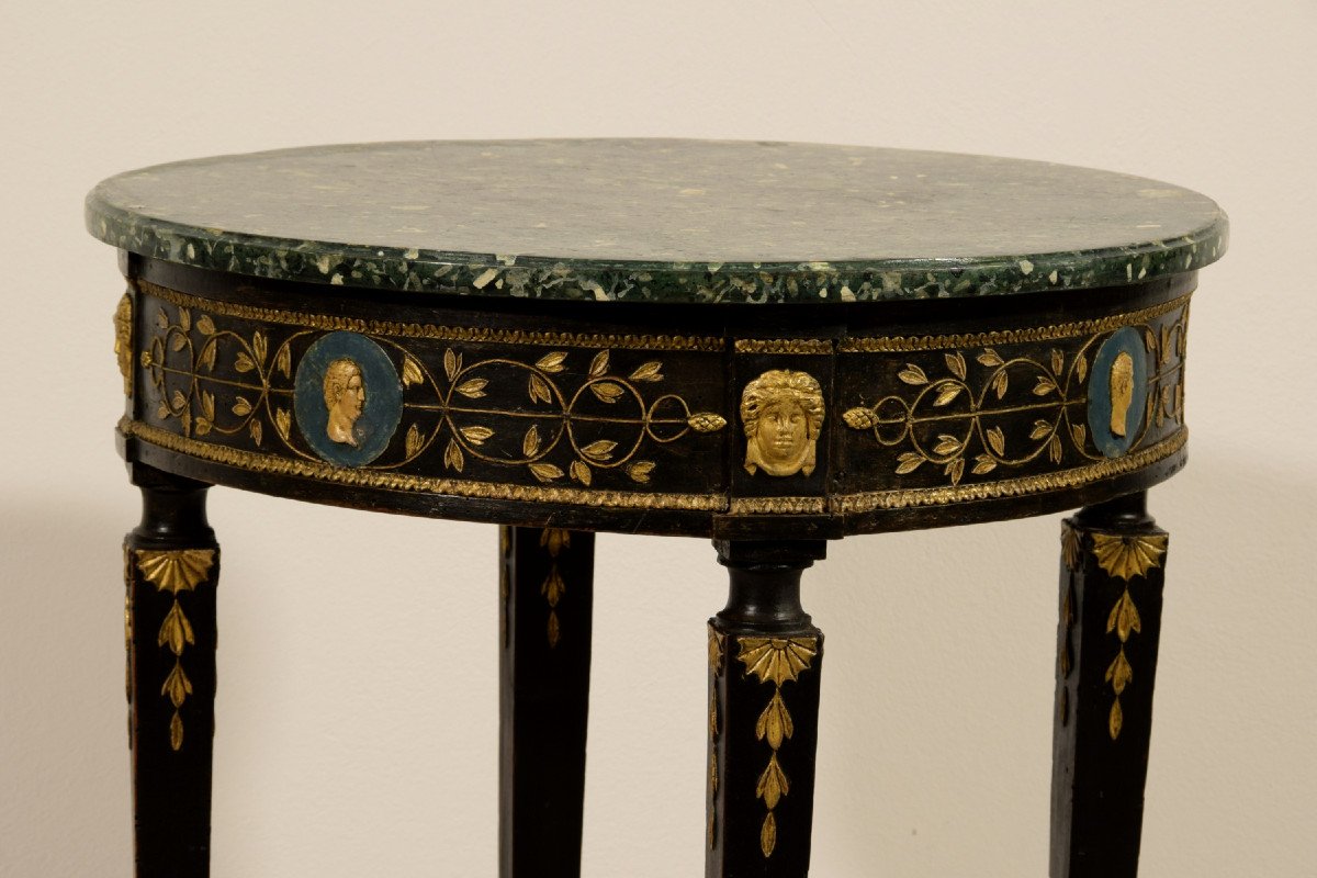 Tavolino neoclassico in legno intagliato, laccato e dorato, Toscana, Italia, fine XVIII secolo-photo-1