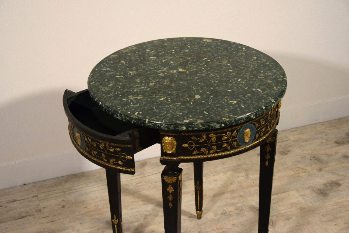Tavolino neoclassico in legno intagliato, laccato e dorato, Toscana, Italia, fine XVIII secolo-photo-7