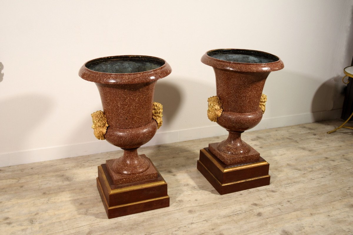 Coppia di vasi in bronzo laccati a finto porfido, Roma, primi XX secolo, stile Neoclassico-photo-3